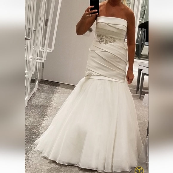 NWT..Vera Wang Asymmetrical Wedding Dress, Mikado, Fitnflare, - Picture 5 of 9